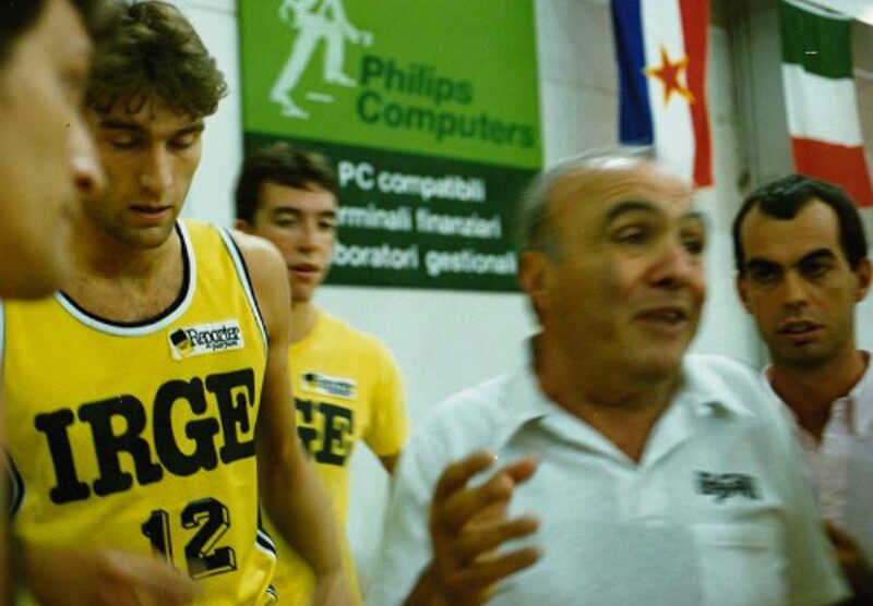 Basket, Dido Guerrieri in un time out con l'Irge Desio col vice Romano Petitti