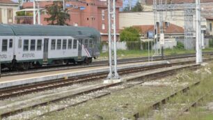 Un treno del servizio regionale in transito da Arcore