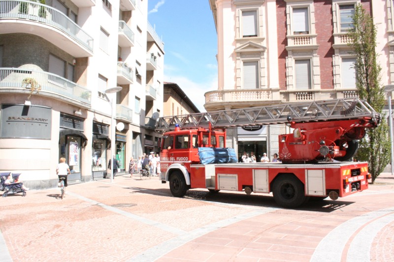 Un intervento dei vigili del fuoco a Seregno
