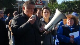 Solaro, l’europarlamentare Antonio Panzeri  parla ai lavoratori dell’Electrolux