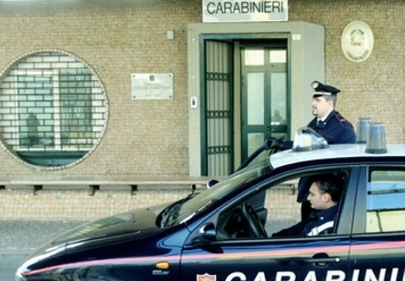 I carabinieri di Muggiò hanno denunciato il titolare del centro massaggi.