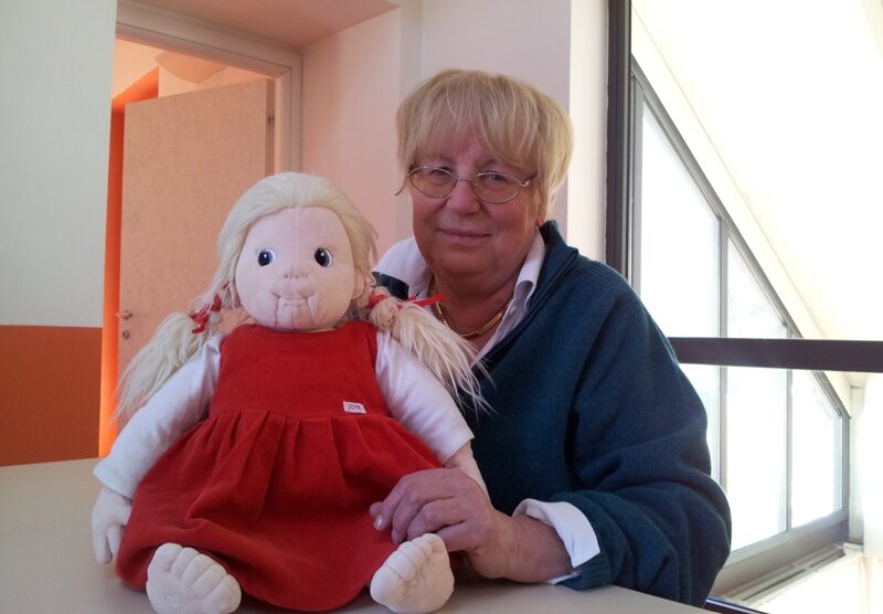 Giovanna Quinto con una delle bambole della Doll Therapy   (Foto di Barbara Apicella)