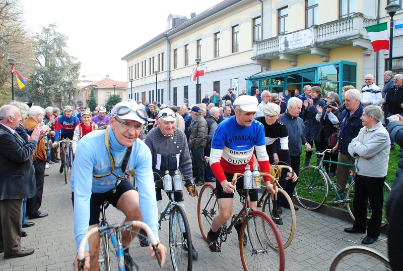 Lissone, la sfilata in bicicletta per celebrare i 100anni della vittoria di Ugo Agostoni alla Milano Sanremo