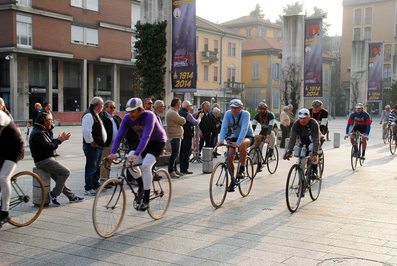 Lissone, la sfilata in bicicletta per celebrare i 100anni della vittoria di Ugo Agostoni alla Milano Sanremo