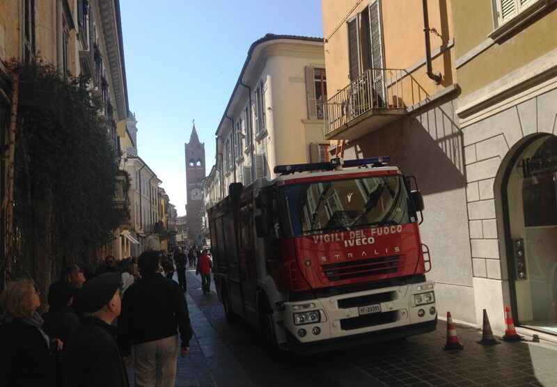 Monza, intervento dei vigili del fuoco in via Carlo Alberto mercoledì mattina