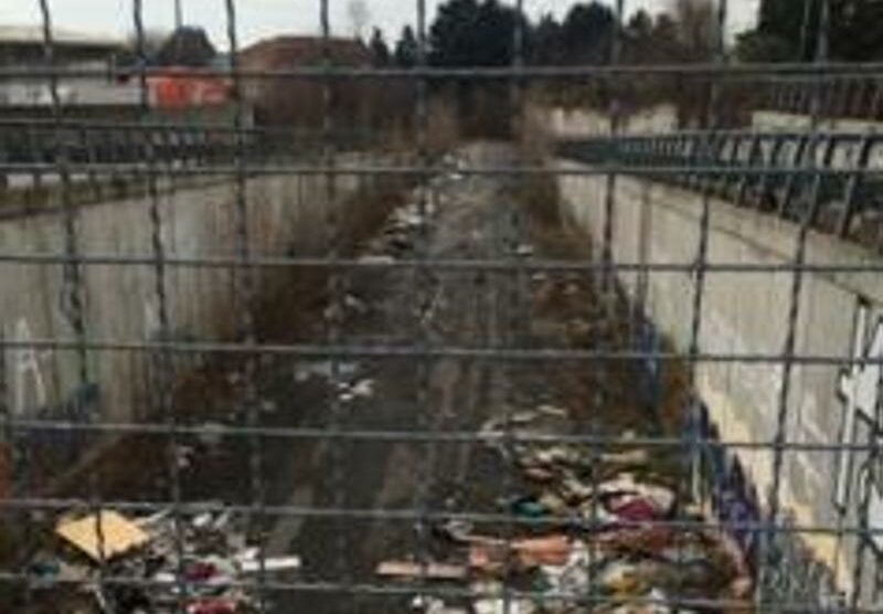 Monza, rifiuti abbandonati in zona ospedale San Gerardo