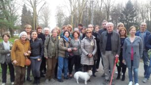 Monza, alcuni partecipanti all’happy hour organizzato dal gruppo “Andiamo ai Boschetti”