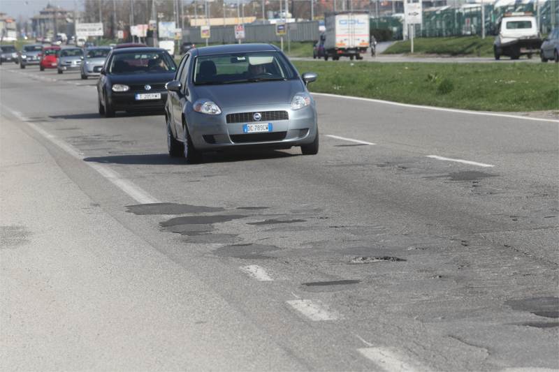 Monza, viale delle Industrie-viale Stucchi: le buche della settimana per il Cittadino