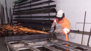 Al lavoro in una officina brianzola