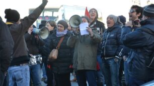 Uno sciopero alla Agrati  organizzato per solidarietà ai colleghi di Collegno