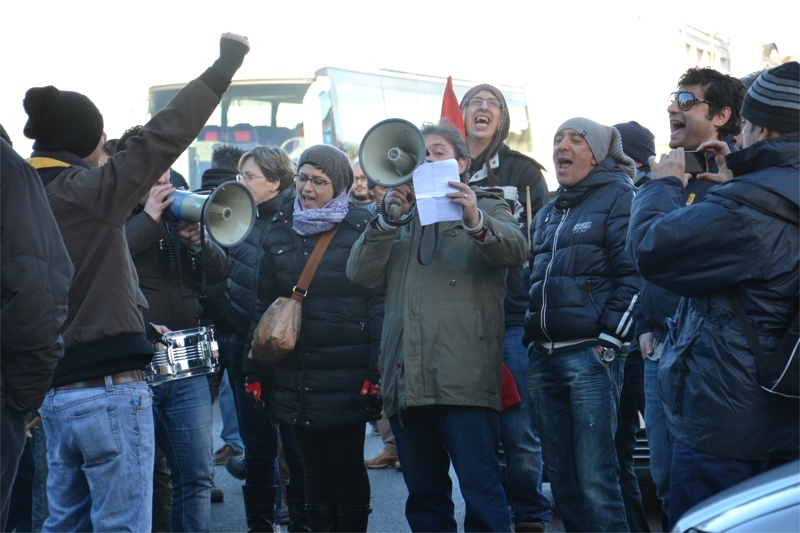 Uno sciopero alla Agrati  organizzato per solidarietà ai colleghi di Collegno