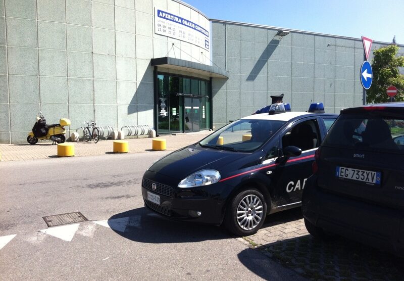 carabinieri fuori dal Gigante