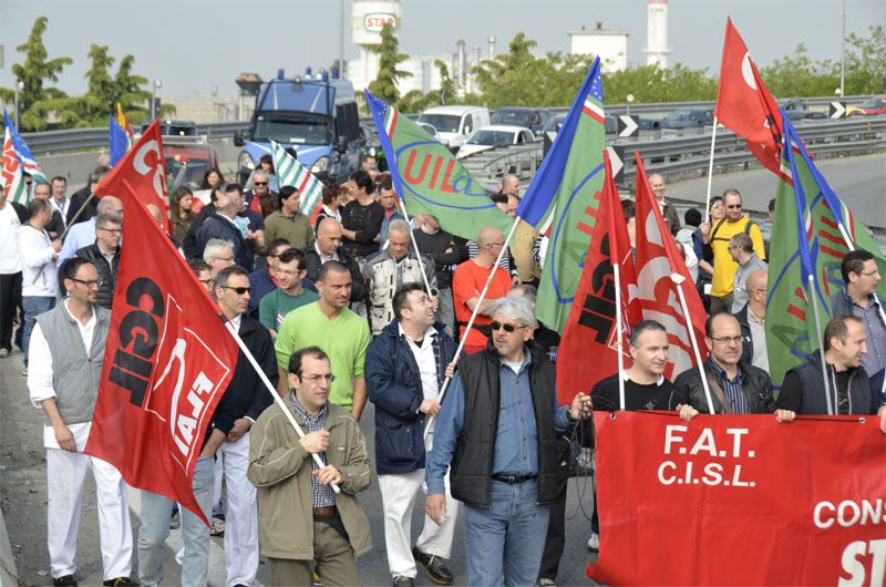 Gli operai della Star in corteo