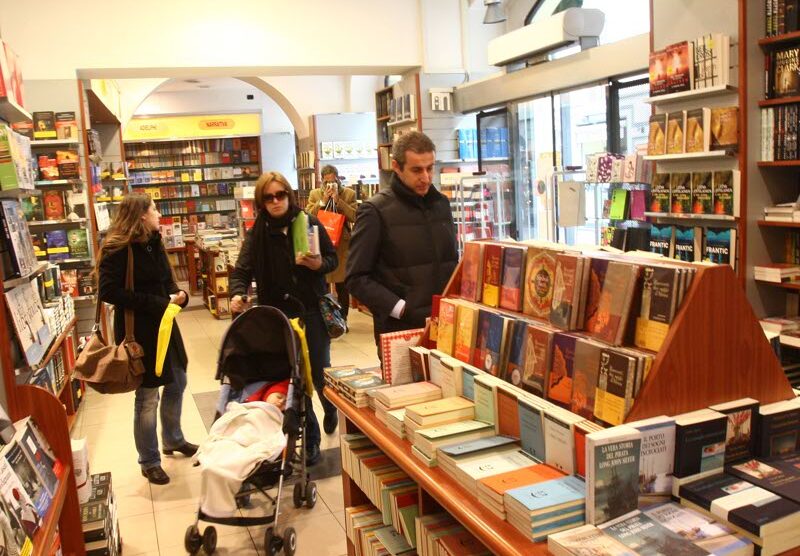 L’interno di Libri e libri a Monza