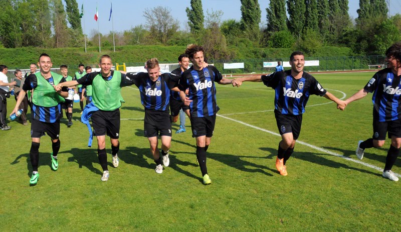 L’esultanza dei neroazzurri al termine della partita
