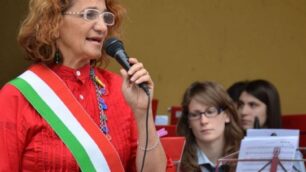 La cittadinanza onoraria è stata consegnata ai 10  ragazzi stranieri dal sindaco Rosalba Colombo.