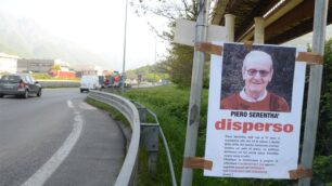 Numerosi i manifesti fatti affiggere dai familiari di Piero Serenthà