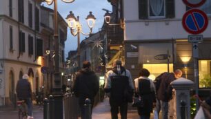 Monza, via Bergamo di sera