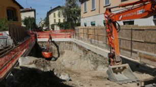 Gli scavi per il sottopasso di via Bergamo