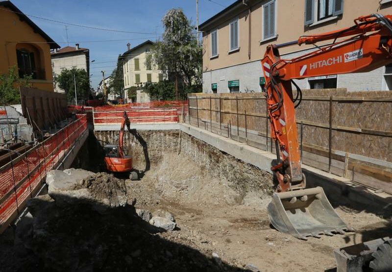 Gli scavi per il sottopasso di via Bergamo