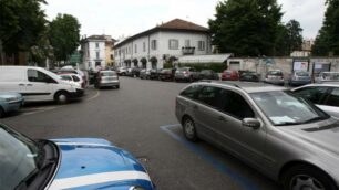 Monza, parcheggi in piazza Anita Garibaldi