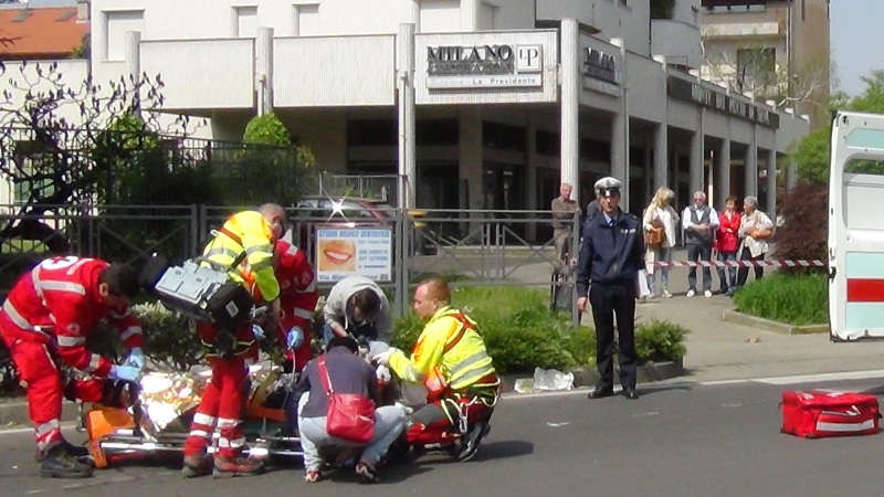 Immediato l’arrivo dei soccorritori in via IV Novembre.