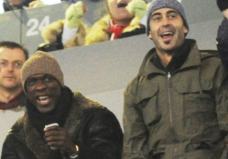 Luca Magnoni con Clarence Seedorf in una foto del 2012