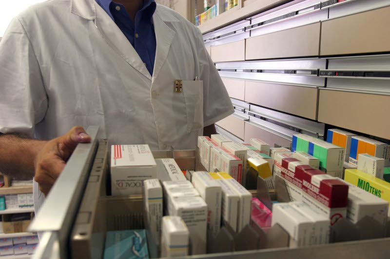 Rubano in farmacia, due donne denunciate