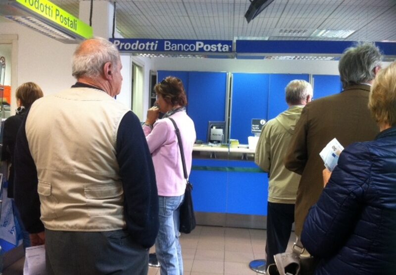 Desio. La posta di via Sempione (foto Farina)
