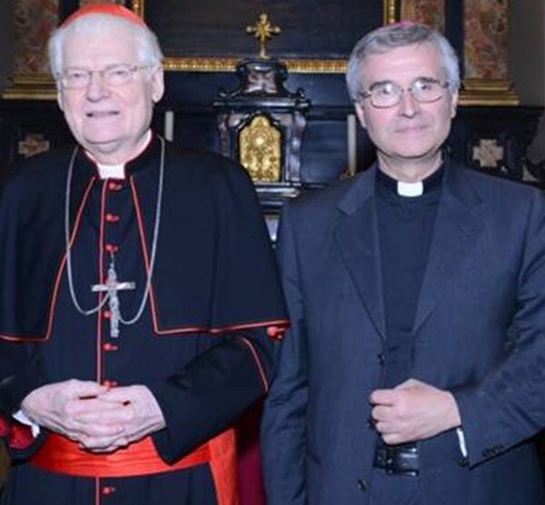 Il nuovo vescovo Pierantonio Tremolada col cardinale Angelo Scola.