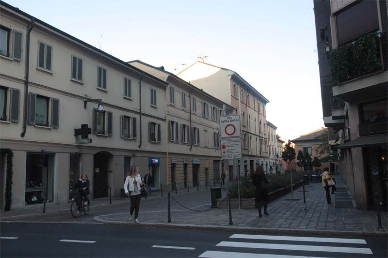Monza, via Cortelonga, il luogo della rissa di sabato sera