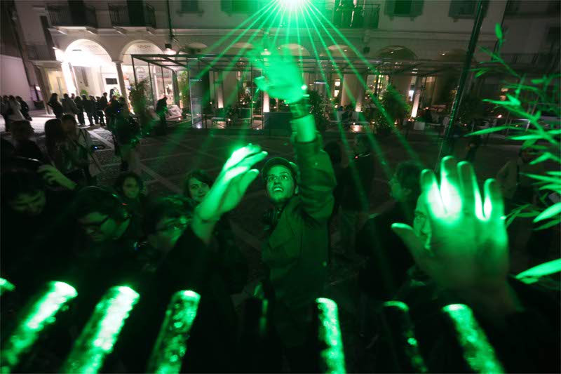 L’arpa luminosa in piazza Duomo a Monza