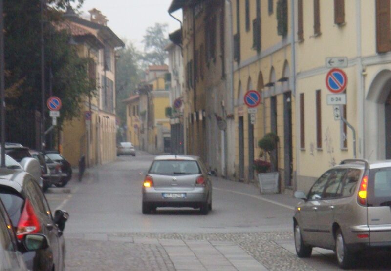 La centralissima via Libertà a Concorezzo.