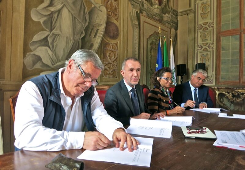 La firma dell’accordo tra i 4 sindaci