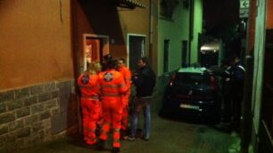 Carabinieri e soccorritori in via Pala Bianca