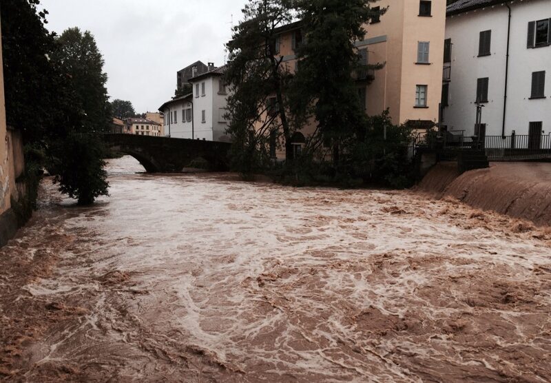 Il fiume Lambro a Monza durante l’alluvione del 25 giugno 2014