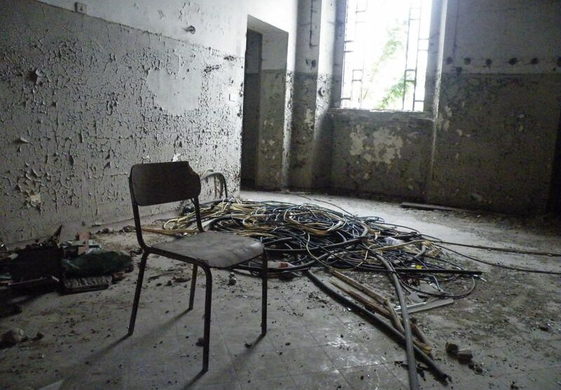 Una delle stanze dell’ex ospedale psichiatrico Antonini