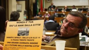 Il comunicato del Comitato ''La Villa reale è anche mia'' distribuito in consiglio comunale nel 2011