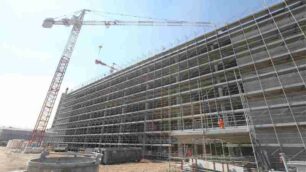 Monza.  Il cantiere dell’ ospedale San Gerardo: già al tetto la palazzina nuova dell’avancorpo (Foto Fabrizio Radaelli)