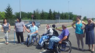 La protesta dei disabili residenti in cascina San Bernardo.