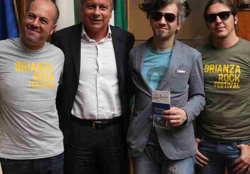 Morgan con Dario Allevi e gli organizzatori del Brianza rock festival all’autodromo di Monza