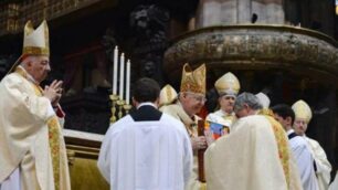 Monsignor Pierantonio Tremolaga, il cardinale Angelo Scola e il suo predecessore Dionigi Tettamanzi