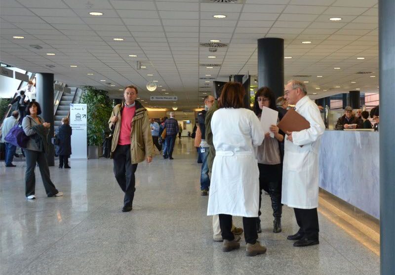 La hall dell’ospedale di Vimercate