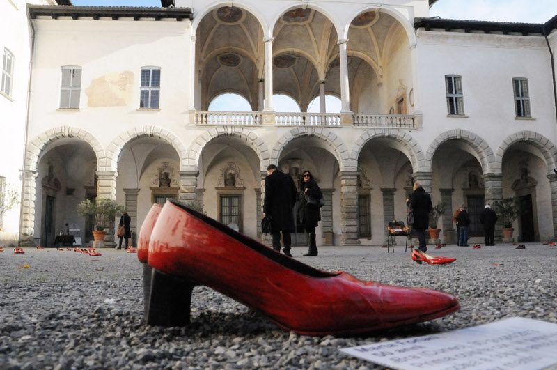 Una mostra contro la violenza sulle donne a Cesano Maderno