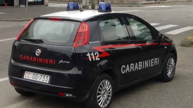 Il brianzolo è stato denunciato dai carabinieri di Domodossola.