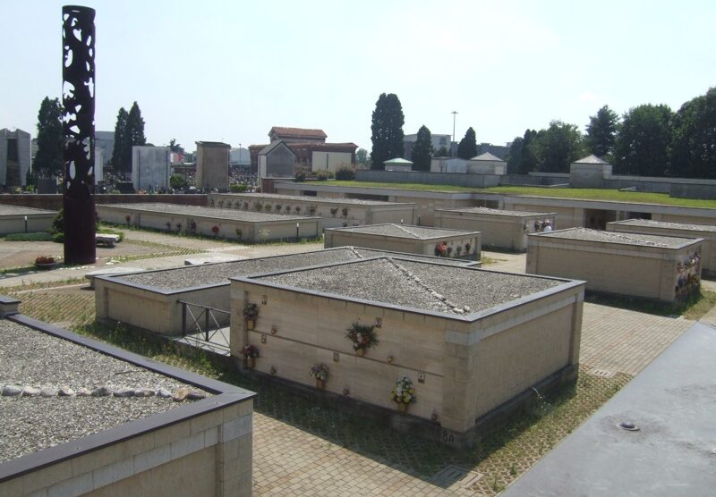 Il cimitero di Bovisio,  solo 31  loculi disponibili.