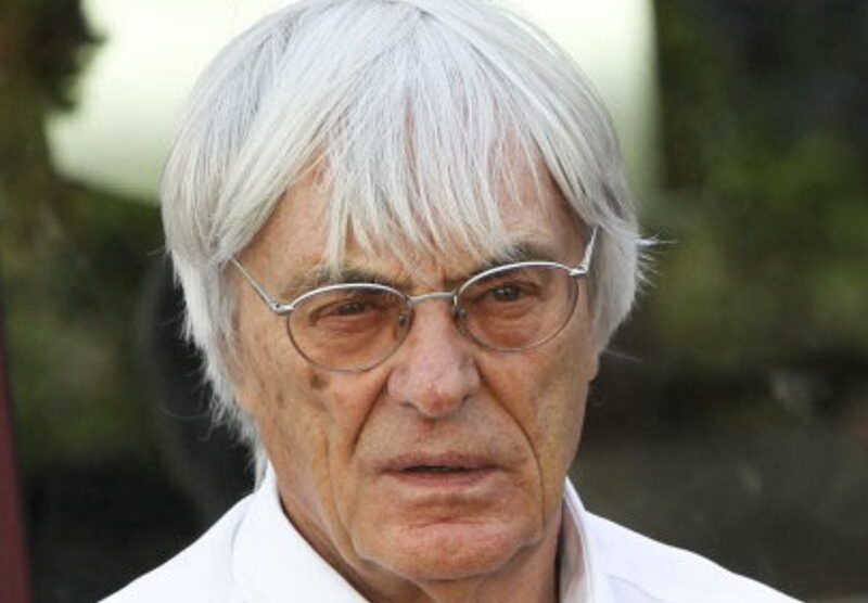 Bernie Ecclestone, pronta la penna per firmare l’assegno per il Gp a Monza.