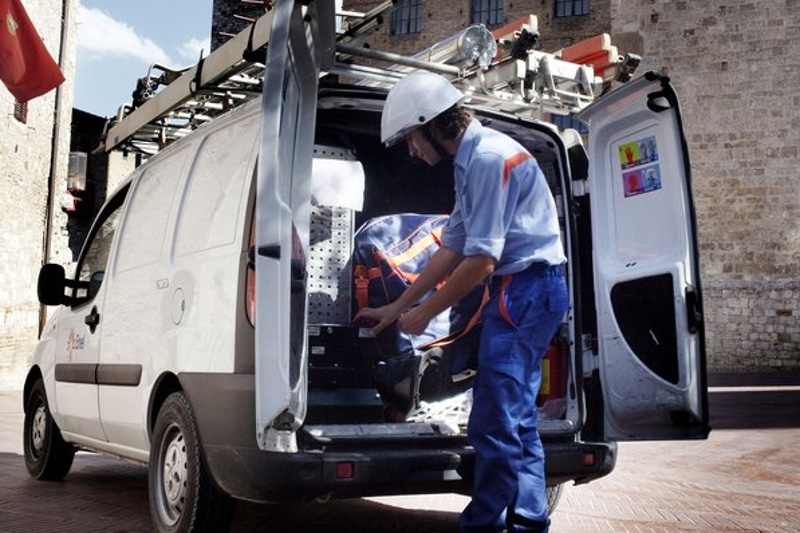 Un tecnico Enel al lavoro