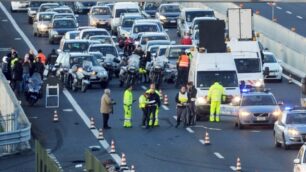 I soccorsi in un incidente sull'autostrada