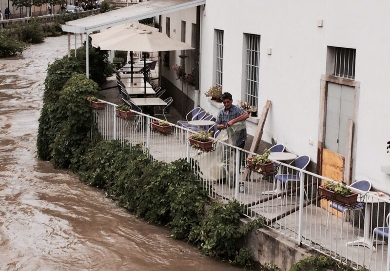 Il Lambro in piena nel centro di Monza